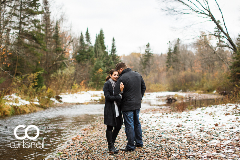 Sault Ste Marie Engagement Photography - Amanda and Allan - Wishart Park, snow, fall, balloon