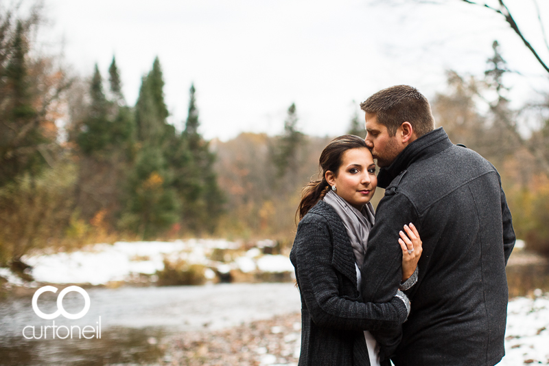 Sault Ste Marie Engagement Photography - Amanda and Allan - Wishart Park, snow, fall, balloon