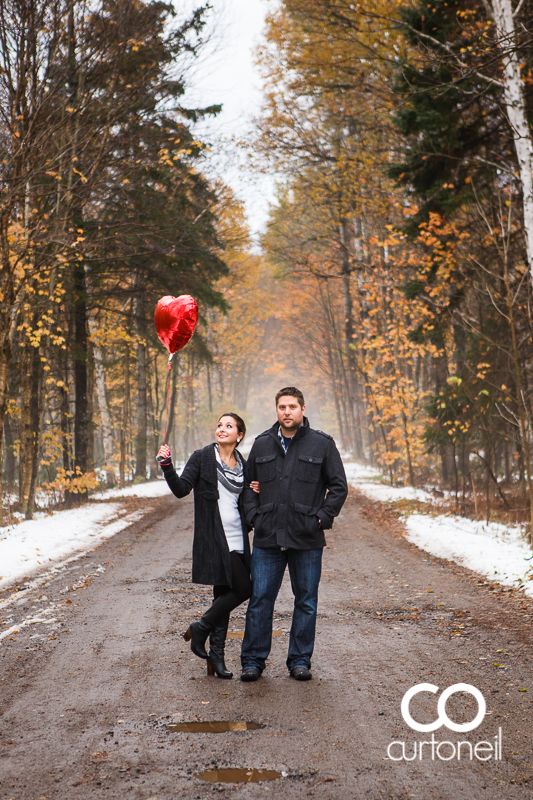 Sault Ste Marie Engagement Photography - Amanda and Allan - Wishart Park, snow, fall, balloon