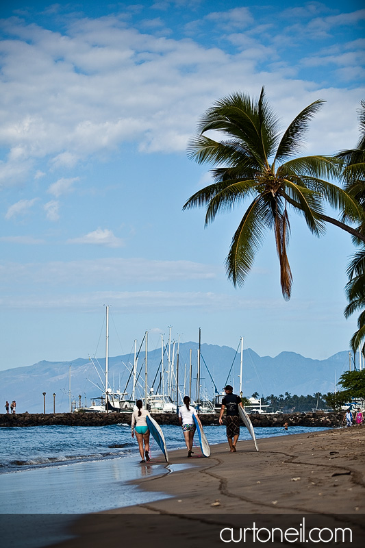 Surf lessons in Hawaii - Royal Hawaiian Surf Academy - heading out