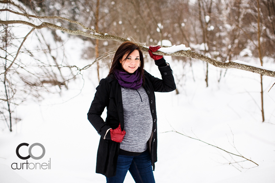 Sault Ste Marie Maternity Photography - Jennifer - sneak peek, winter, maternity, Wishart Park