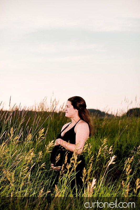 Sault Ste Marie Maternity Photography - Jes, fields, tall grass, barn