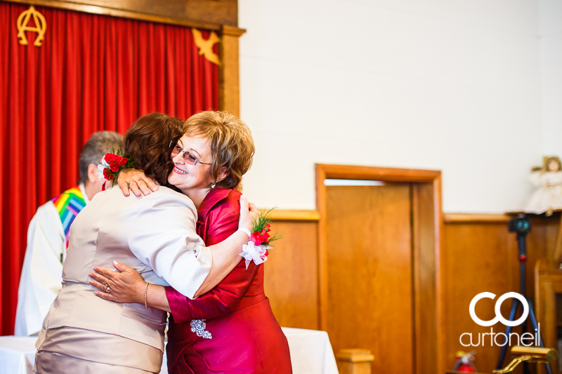 Sault Ste Marie Wedding Photography - Amanda and Denis - farm, summer wedding, hay bales