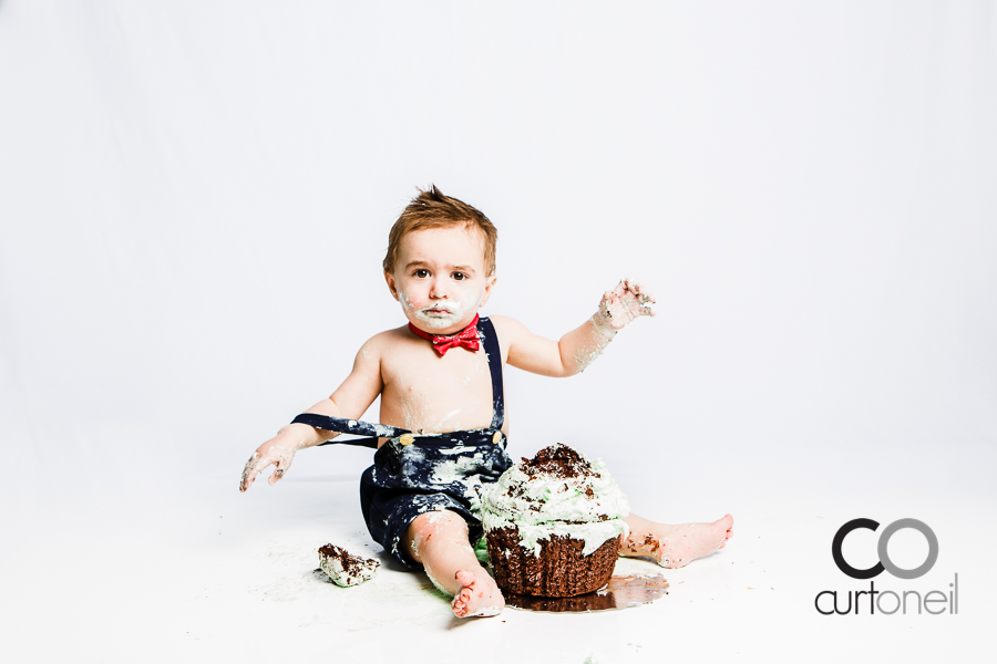 Sault Ste Marie Toddler Photography - Lucah - Cake Smash sneak peek on first birthday